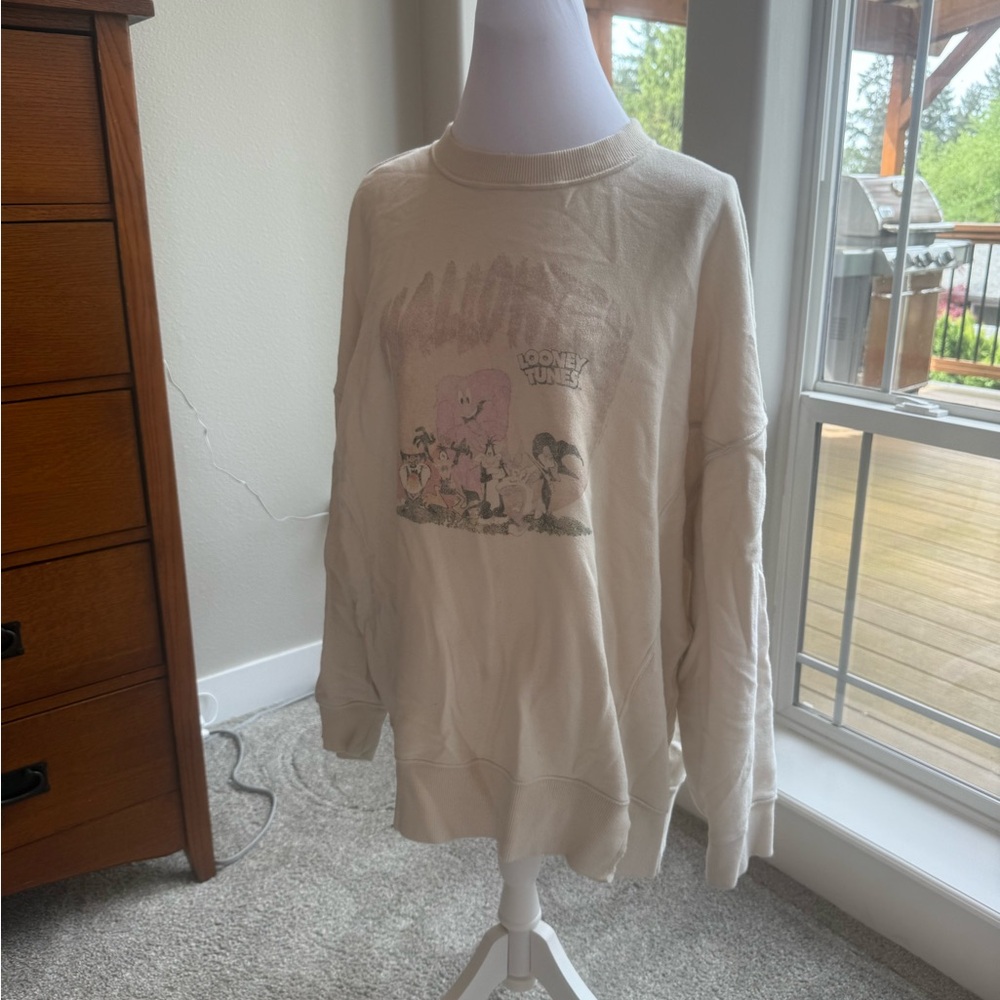 American Eagle reversible Vintage-Inspired Cream sweatshirt with Looney Tunes 87